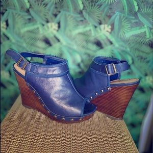 Used Women’s Blue high heel clogs
